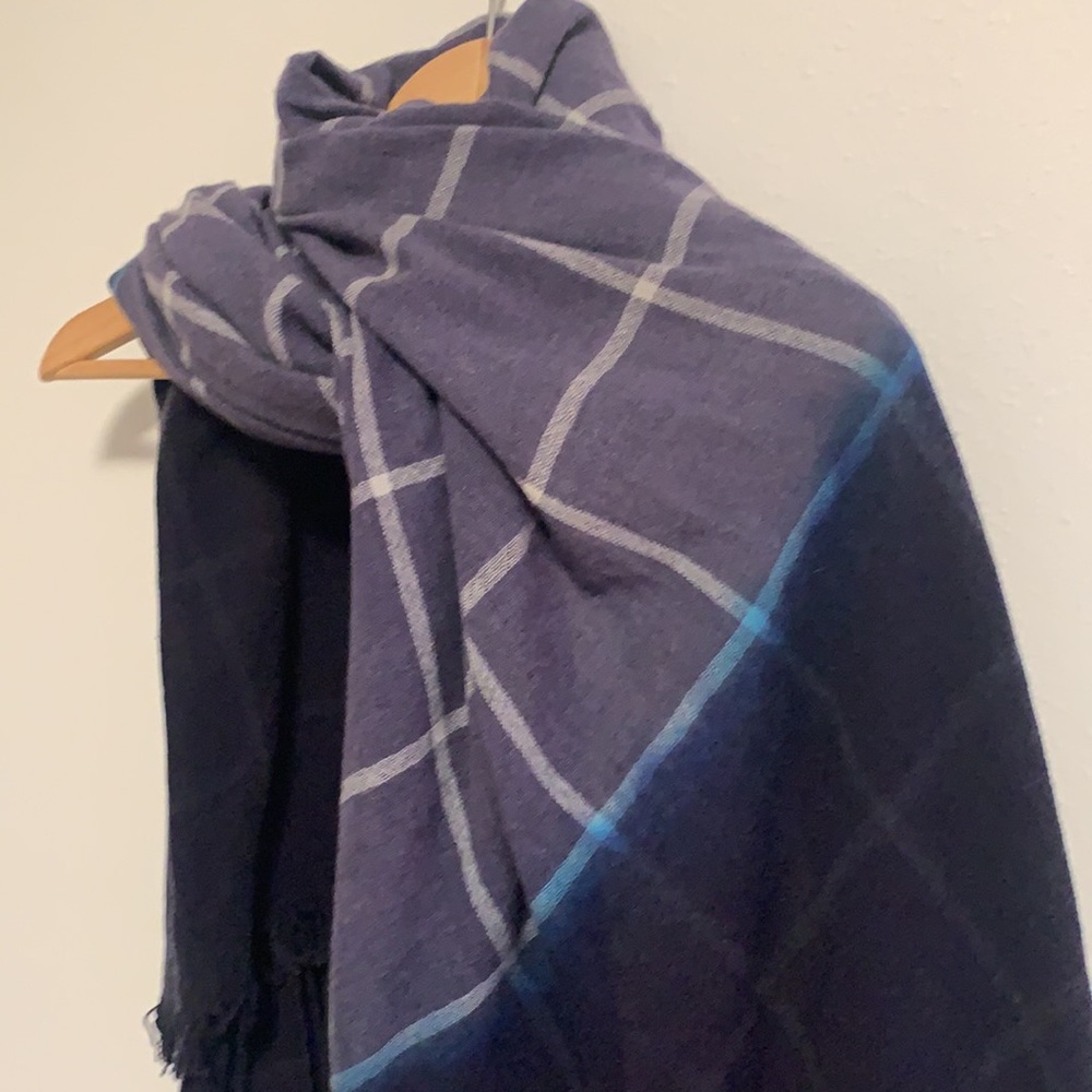 NWOT MICHAEL STARS SCARF